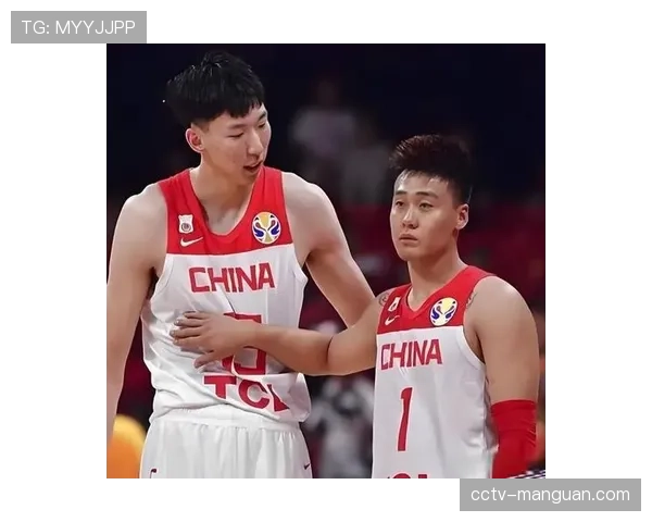 终场哨响，北京队员相拥庆祝，广东球员低头离场